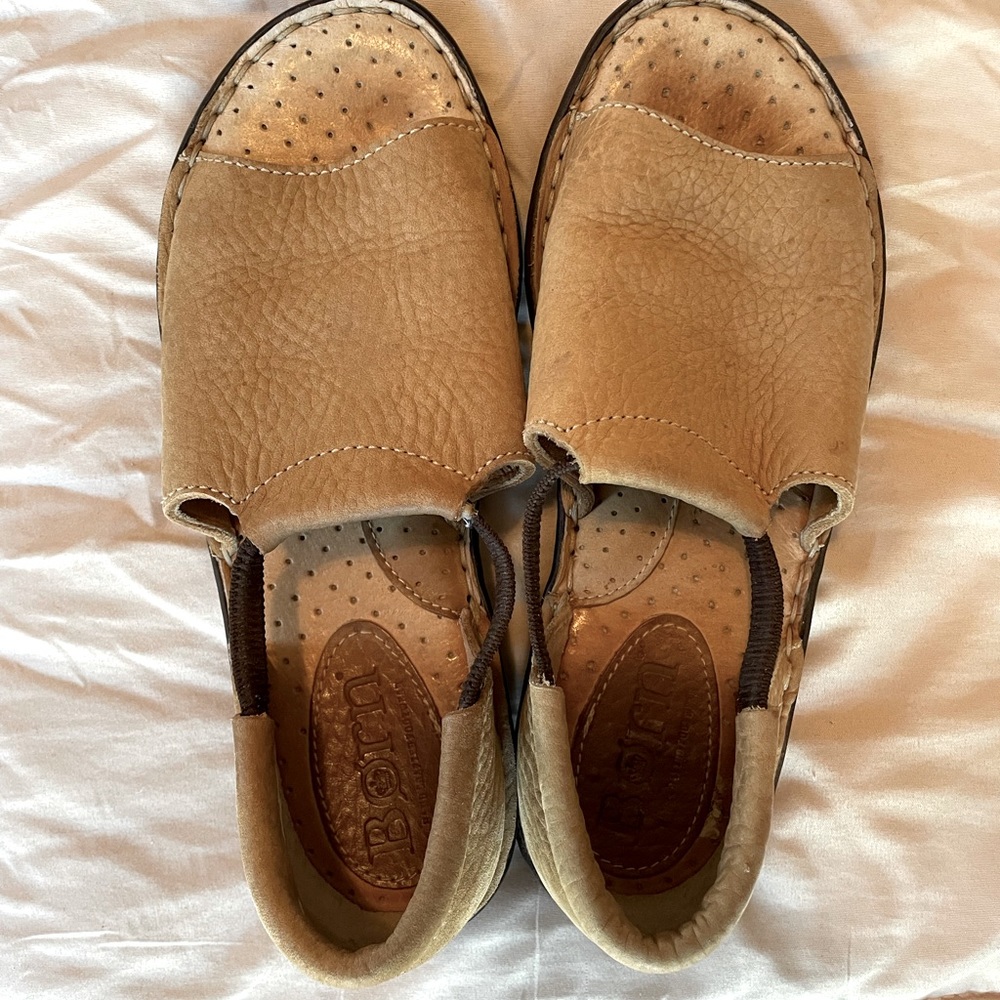 Born sandals